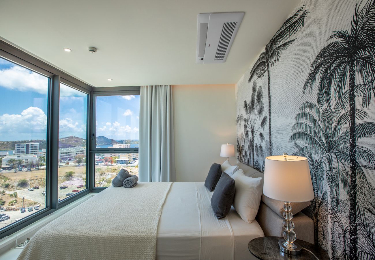 Une belle chambre avec une bonne luminosité