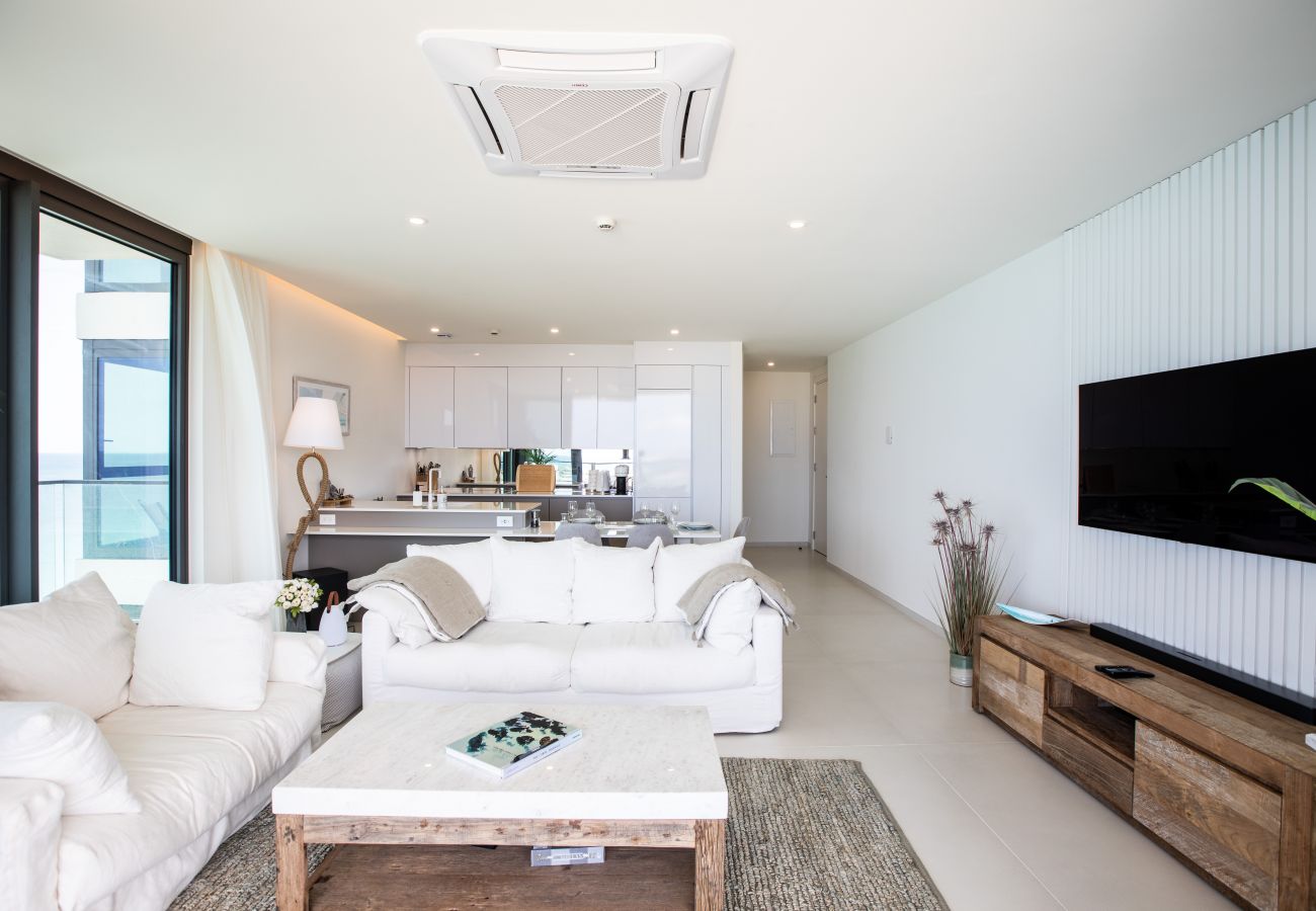 Un salon agréable avec une décoration moderne