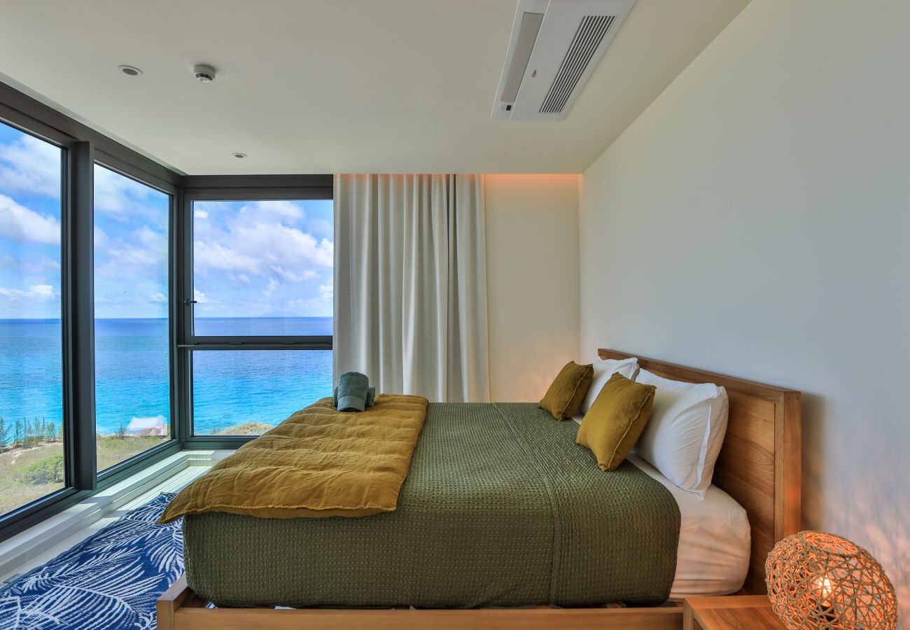 Chambre spacieuse avec une vue panoramique