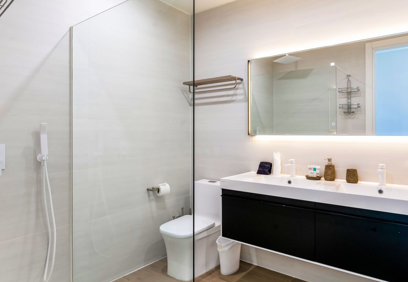 Appartement à Cupecoy - A-1102 Spacious and modern two bedroom with oceanv