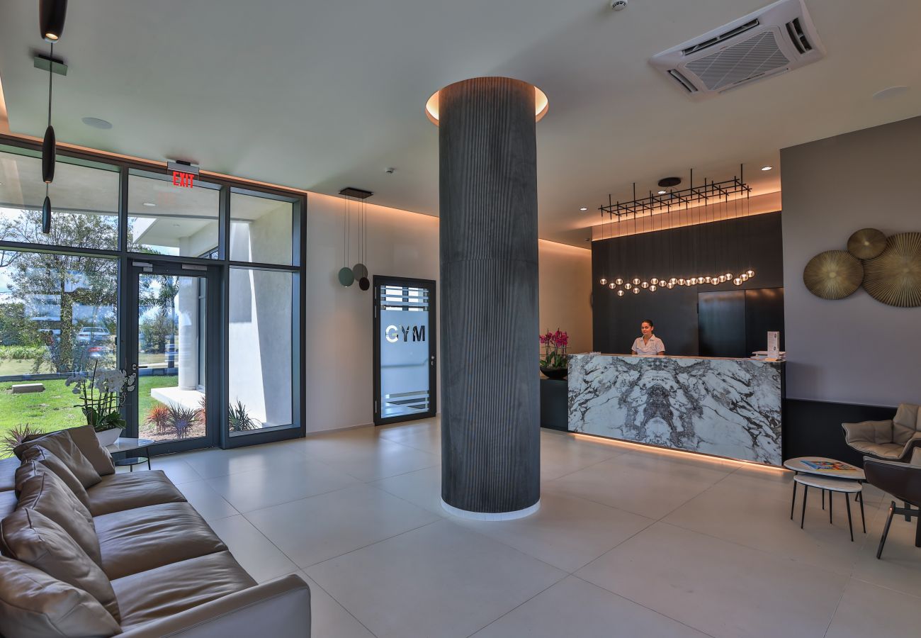 Appartement à Cupecoy - A-1102 Spacious and modern two bedroom with oceanv