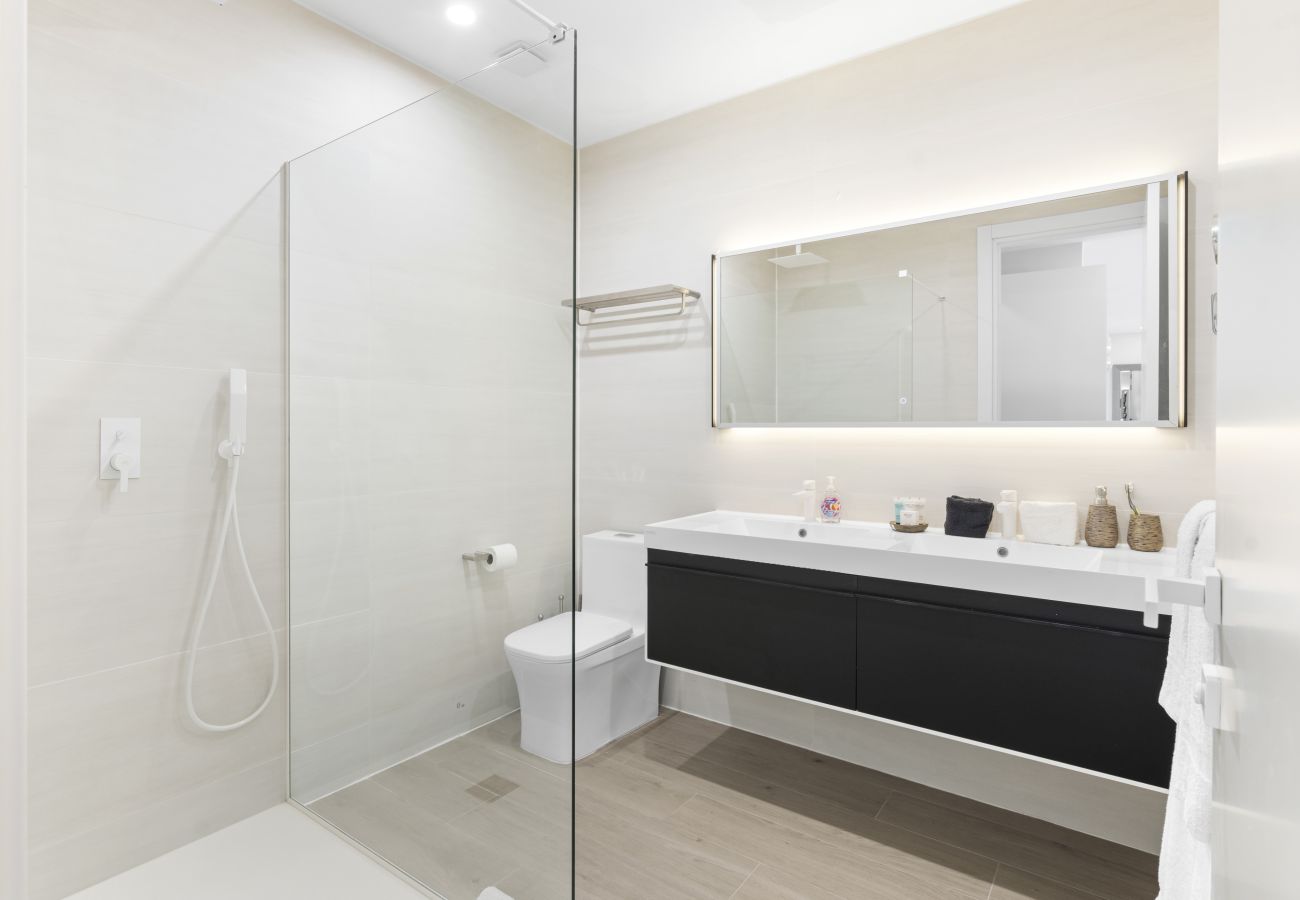 Flat in Cupecoy - High-Floor Central Unit Tower A