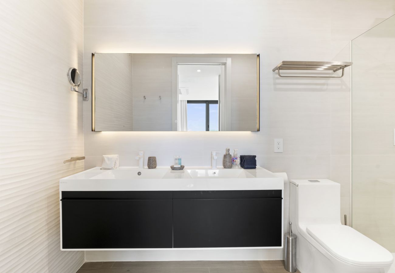 Flat in Cupecoy - High-Floor Central Unit Tower A