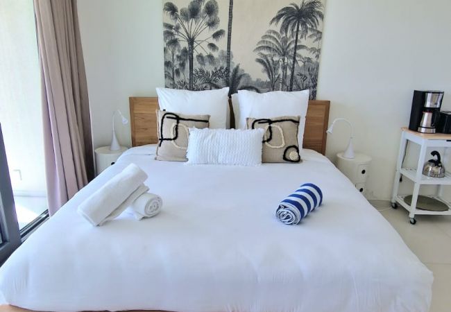 Studio in Cupecoy - A-203 Spacious modern studio oceanfront Studio in Cupecoy - A-203 Spacious modern studio oceanfront