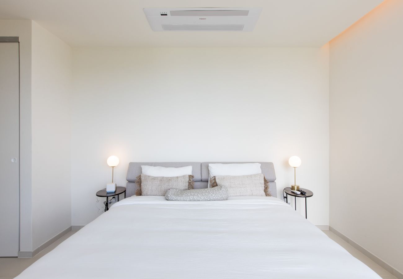 Apartment in Cupecoy - A-1004 Splendid 2 bedroom Ocean corner view