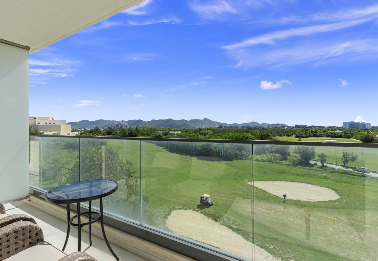 Studio in Cupecoy - A-303 Stunning studio ocean front