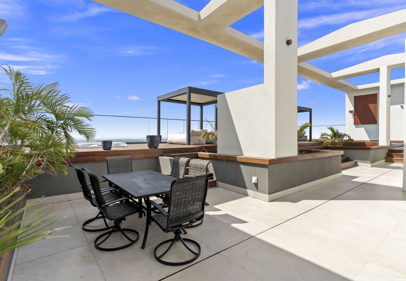 Apartment in Cupecoy - B-2000 Stunning penthouse with balcony and rooftop